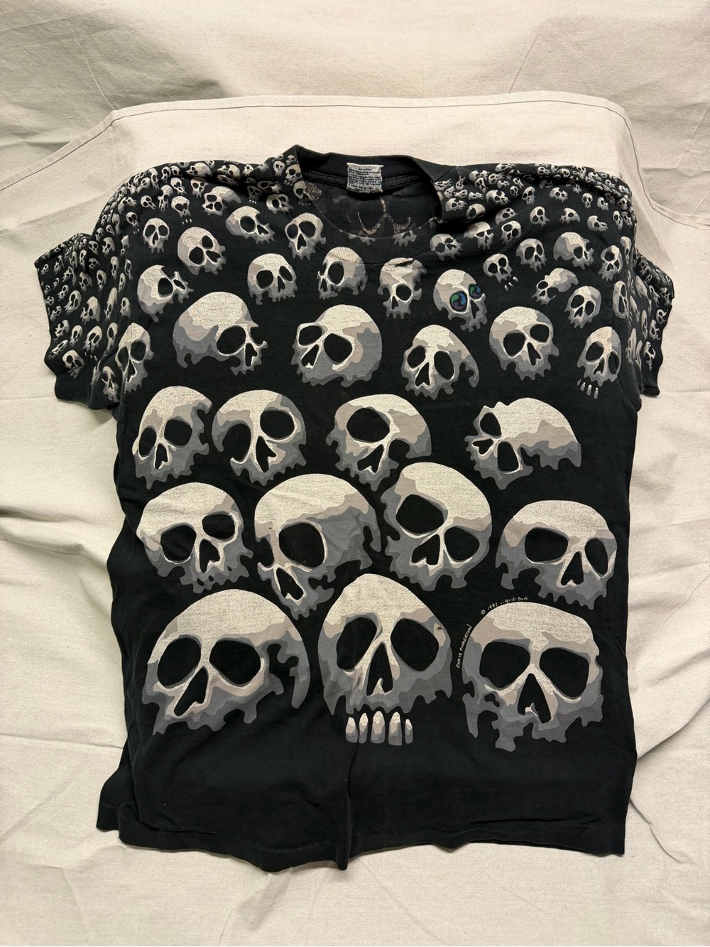 Liquid Blue Black Tee with Gray Skull Pattern